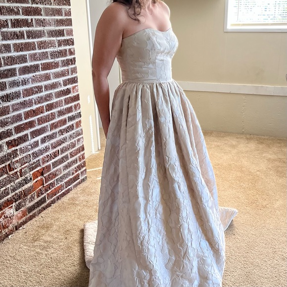 Modern Trousseau Regan Silk Brocade Gown - Picture 6 of 16